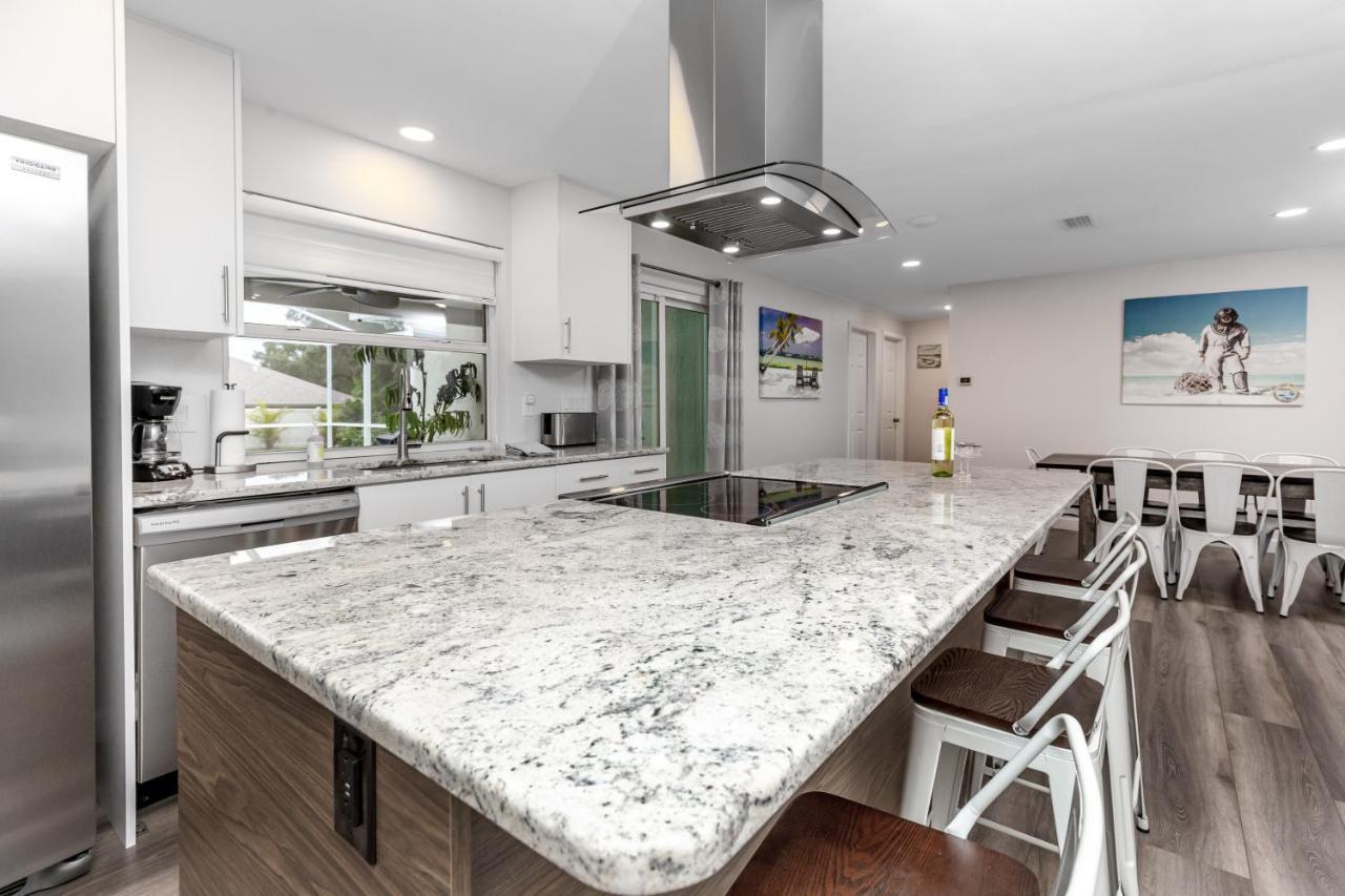 טרפון ספרינגס Modern Home, Heated Pool, Close To Beaches! מראה חיצוני תמונה