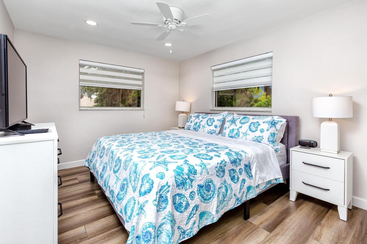 טרפון ספרינגס Modern Home, Heated Pool, Close To Beaches! מראה חיצוני תמונה
